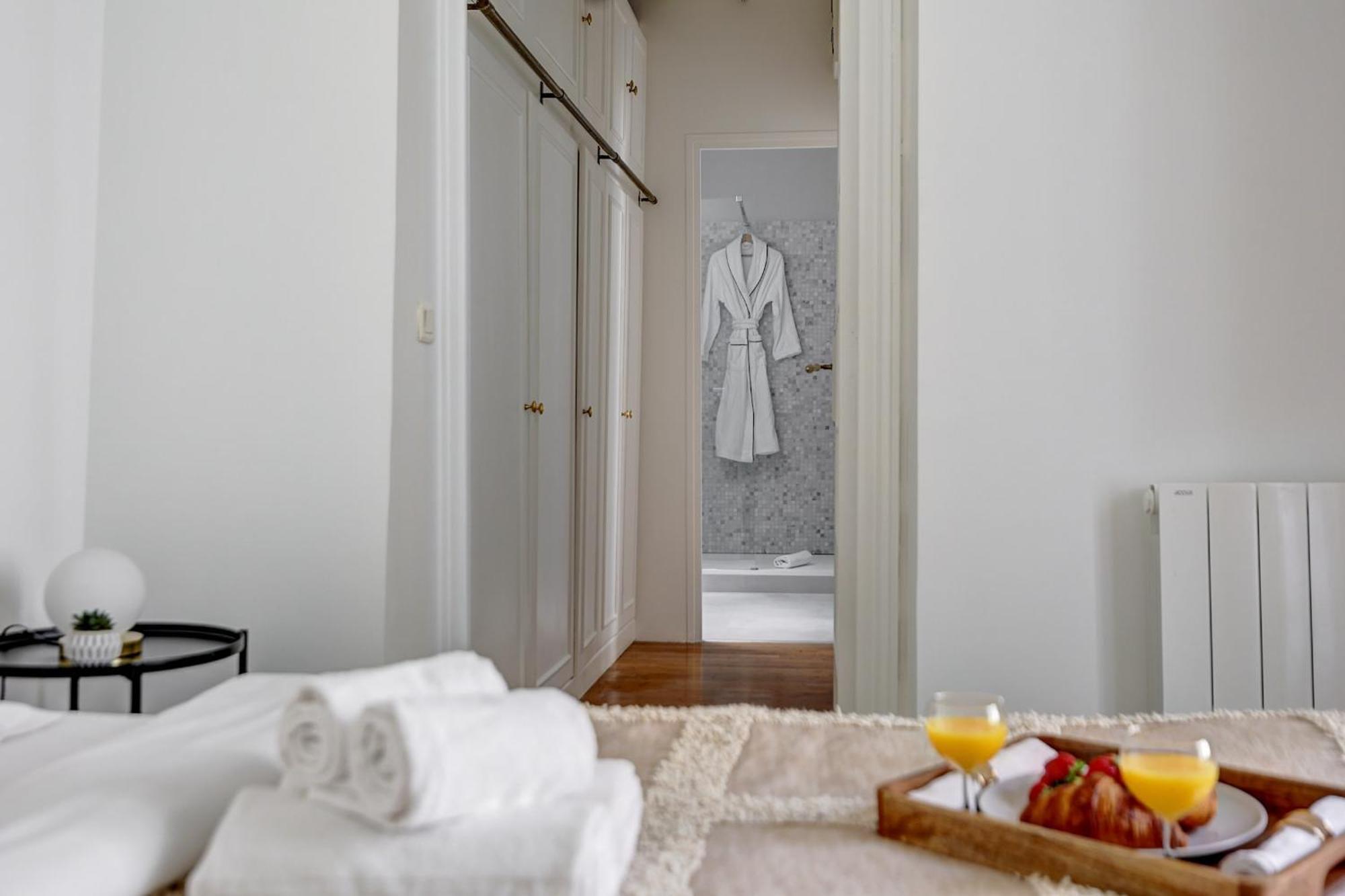 Champs-Elysees - 2Br With Balcony - Cityapartmentstay ปารีส ภายนอก รูปภาพ