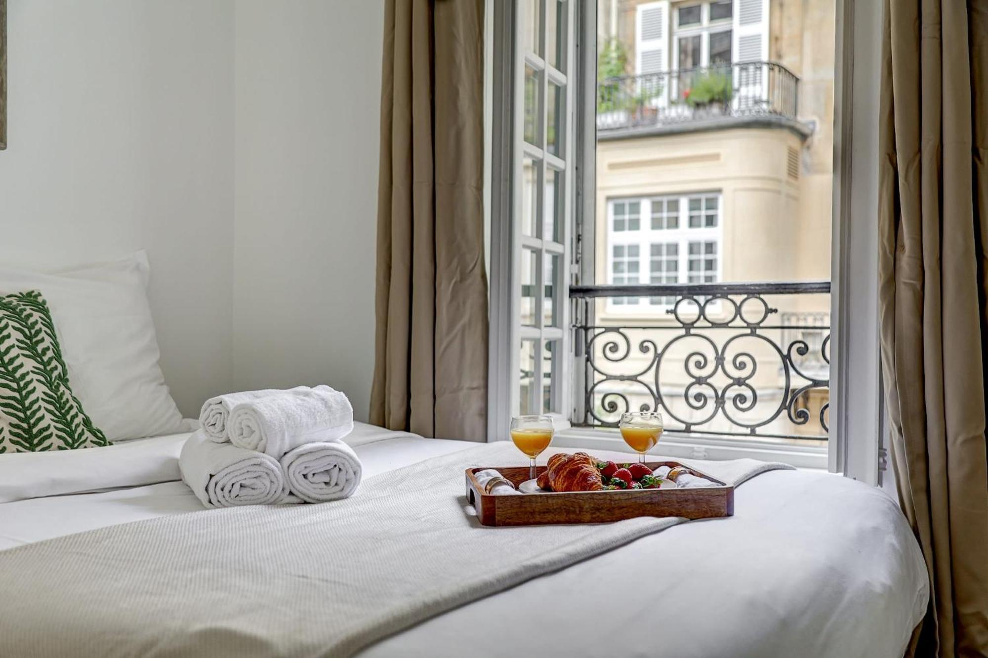 Champs-Elysees - 2Br With Balcony - Cityapartmentstay ปารีส ภายนอก รูปภาพ