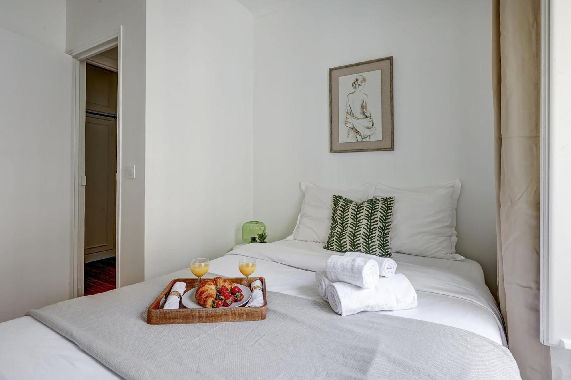Champs-Elysees - 2Br With Balcony - Cityapartmentstay ปารีส ภายนอก รูปภาพ