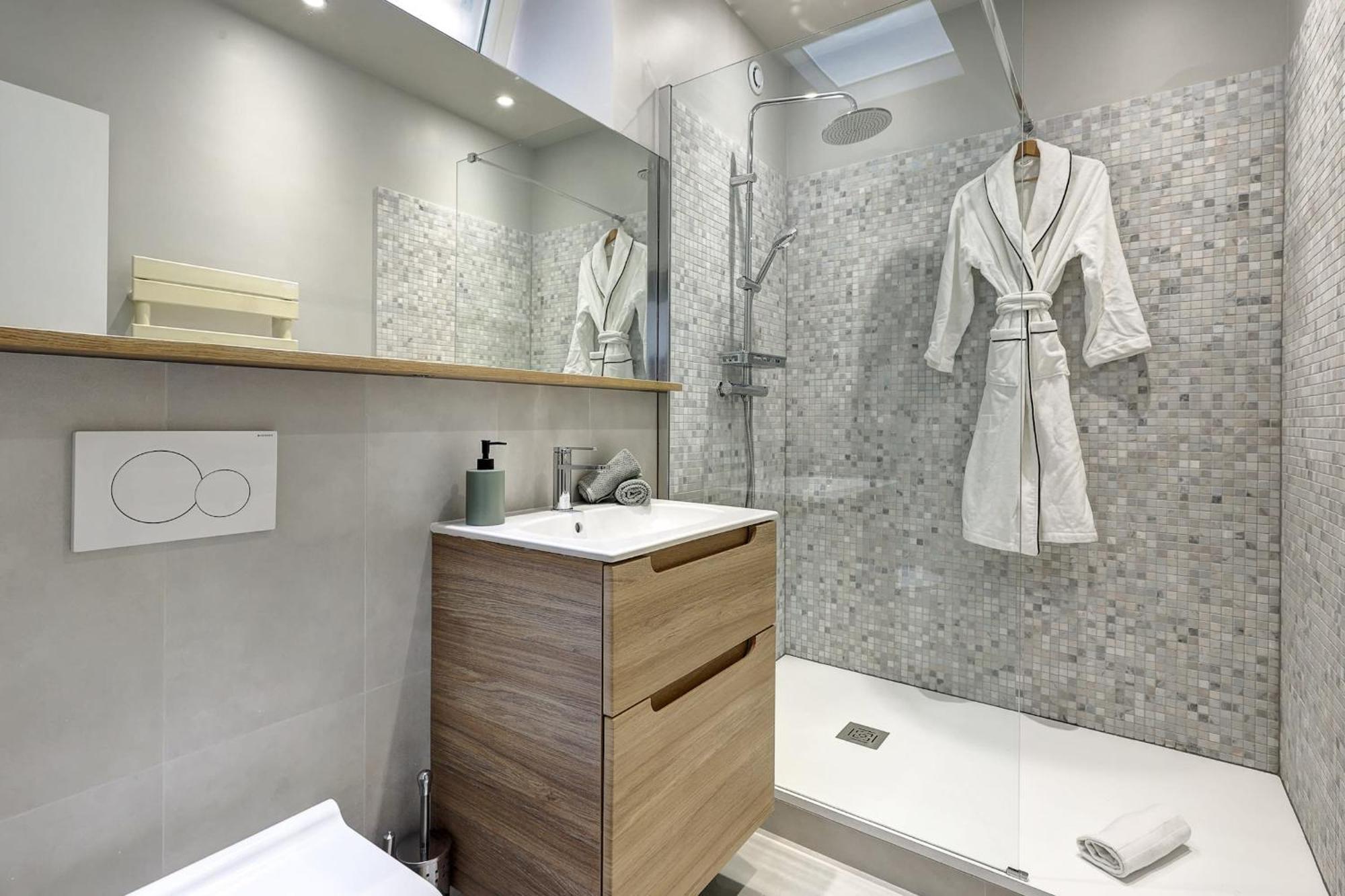 Champs-Elysees - 2Br With Balcony - Cityapartmentstay ปารีส ภายนอก รูปภาพ