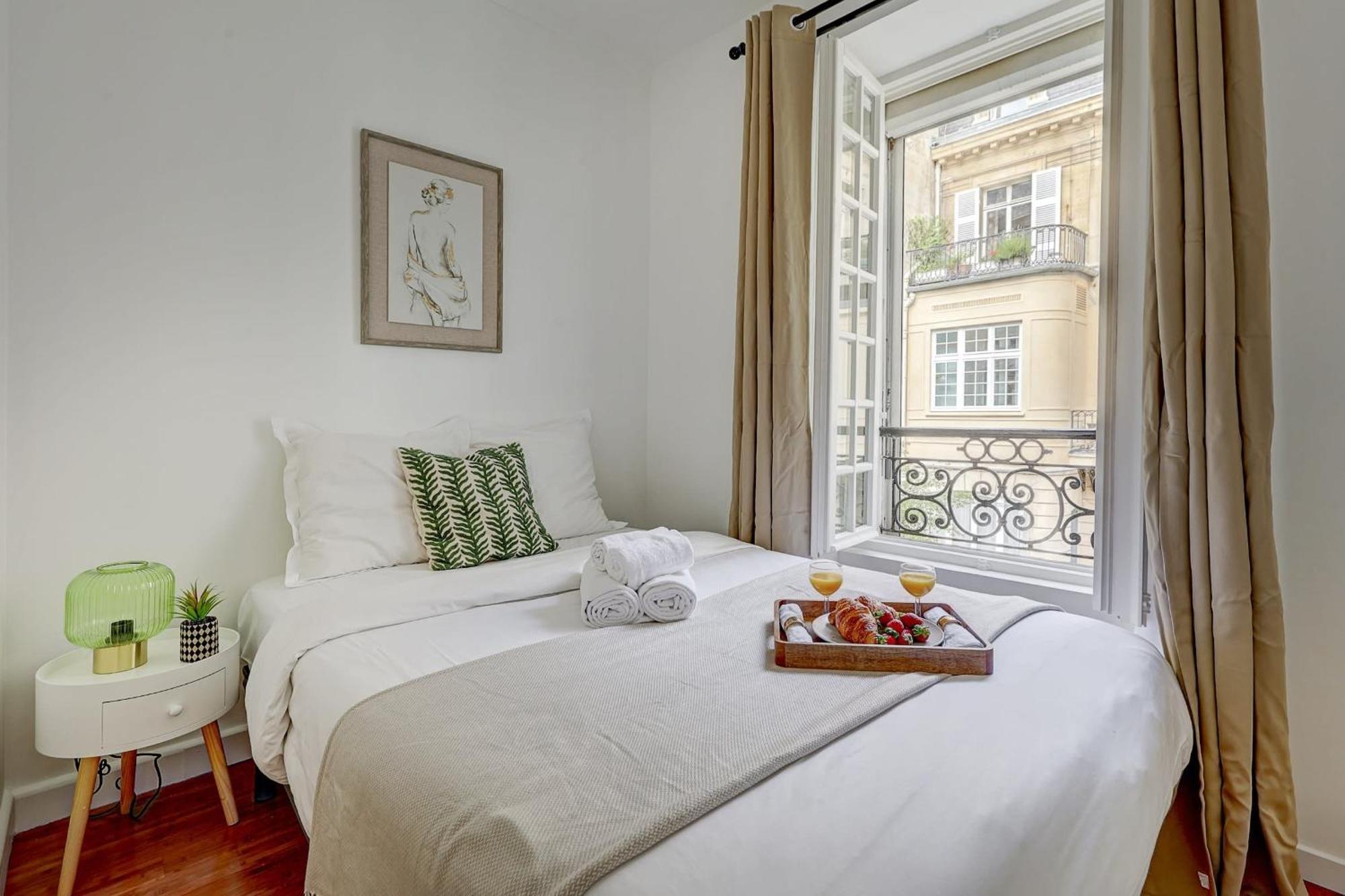 Champs-Elysees - 2Br With Balcony - Cityapartmentstay ปารีส ภายนอก รูปภาพ