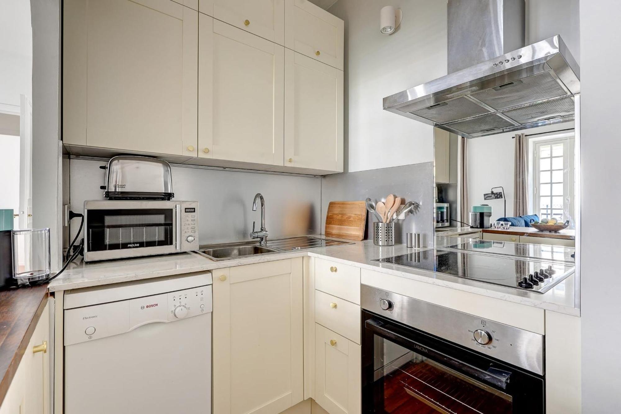 Champs-Elysees - 2Br With Balcony - Cityapartmentstay ปารีส ภายนอก รูปภาพ